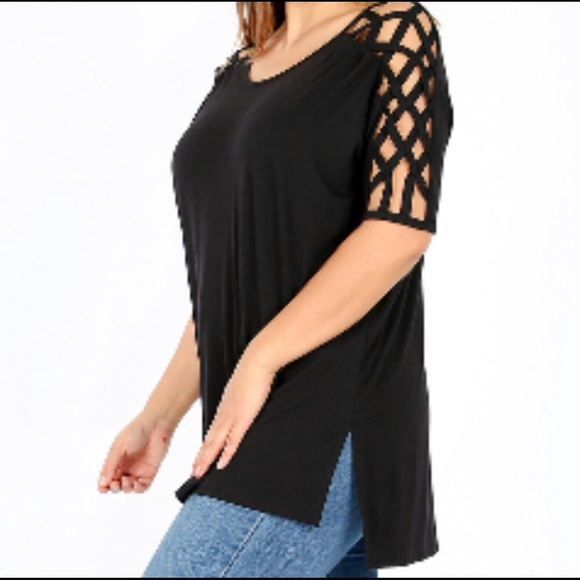 💼💙PLUS SIZE💙Criss Cross Sleeve Hi-lo Top‼️ - Picture 1 of 4